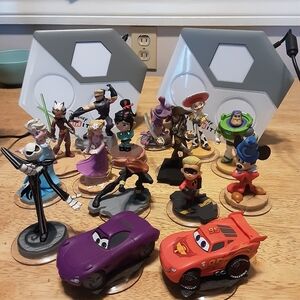 Large lot of 34 Disney Infinity figures with 4 bases